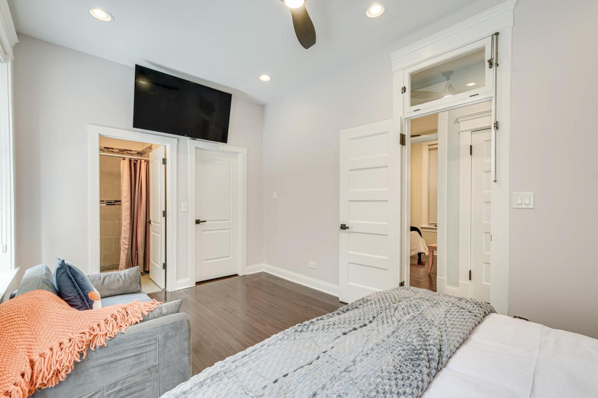 Spacious Condo With Deck About 3 Mi To Downtown Chicago! Экстерьер фото